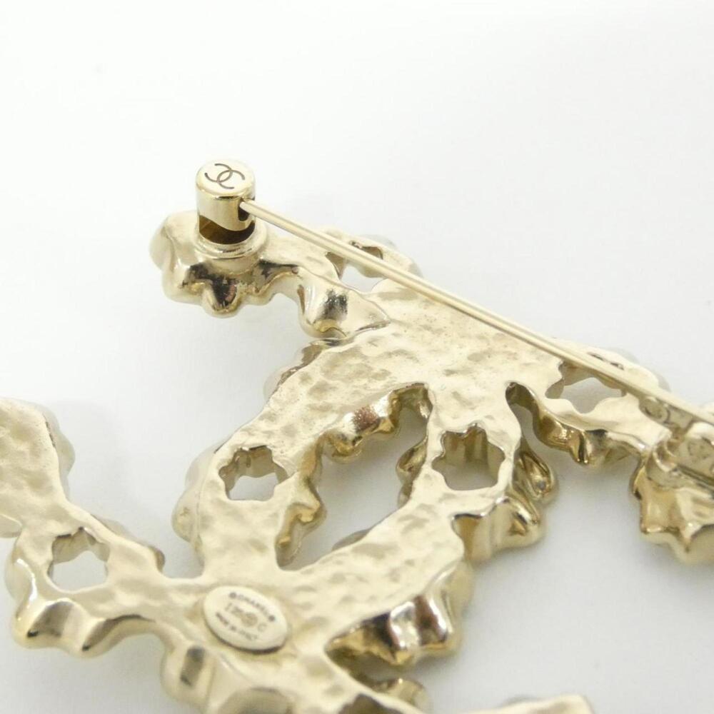 CHANEL Authentic White Brooch - Picture 3 of 3